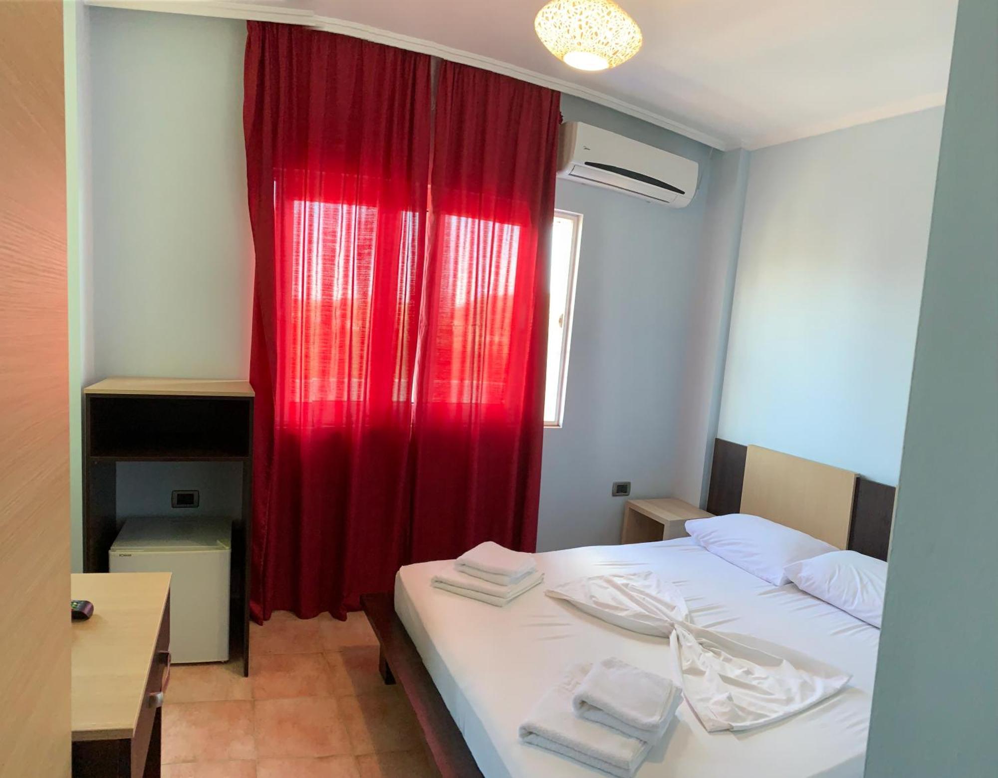 Hotel Dodona Sarandë Exterior foto