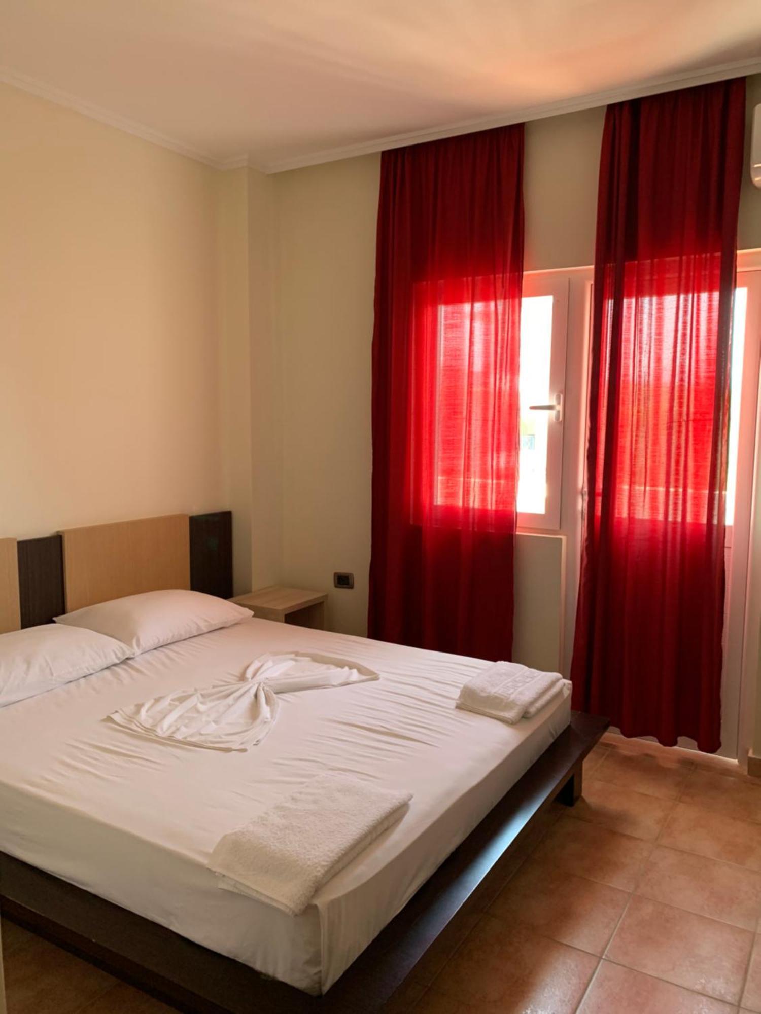 Hotel Dodona Sarandë Exterior foto